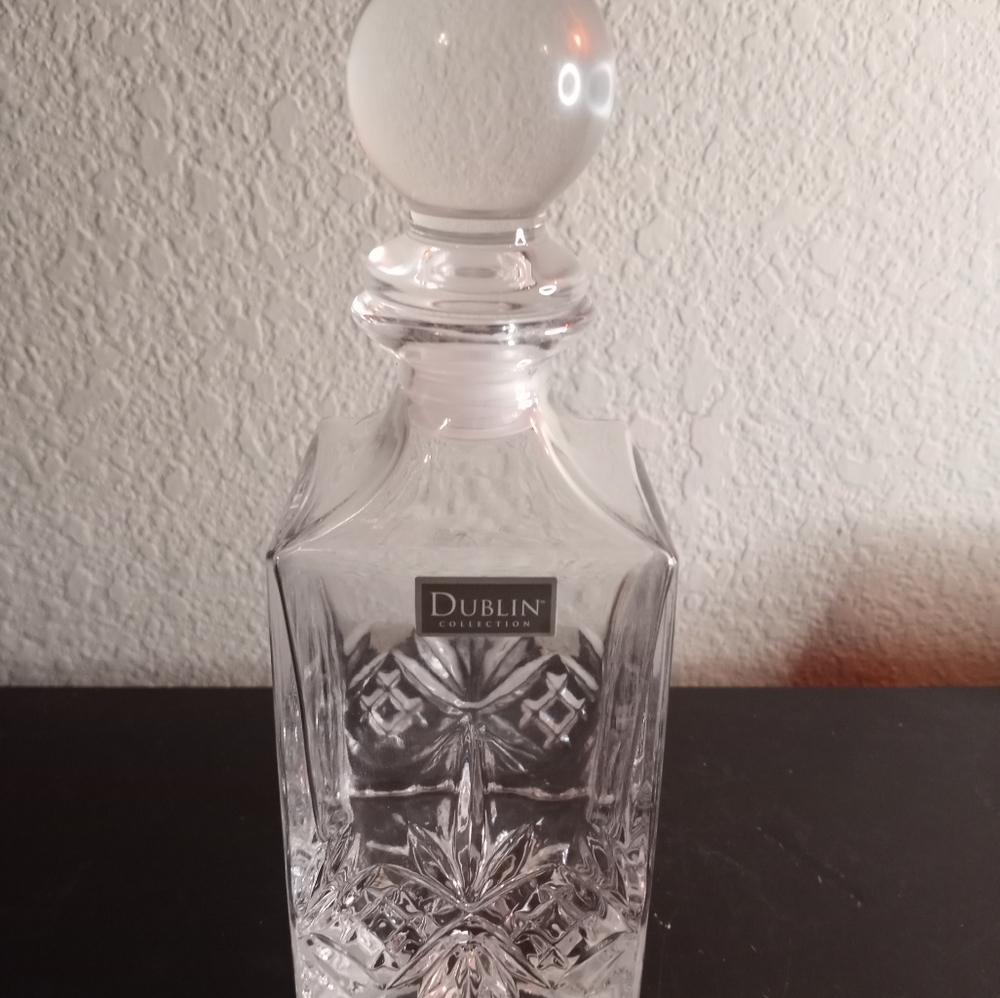 STUNNING Dublin Ireland Crystal 8" Wine Decanter.